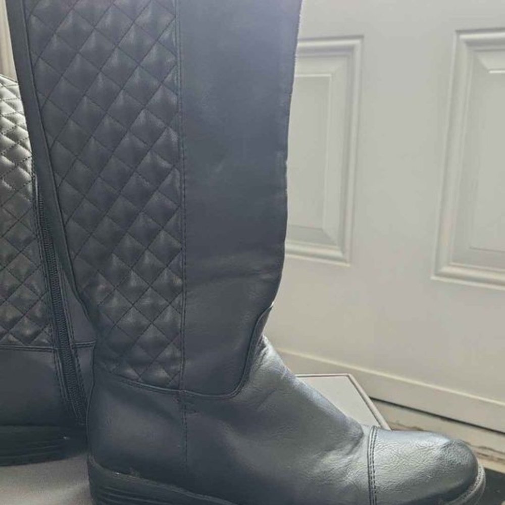 Kenneth Cole Black Mid High Boots